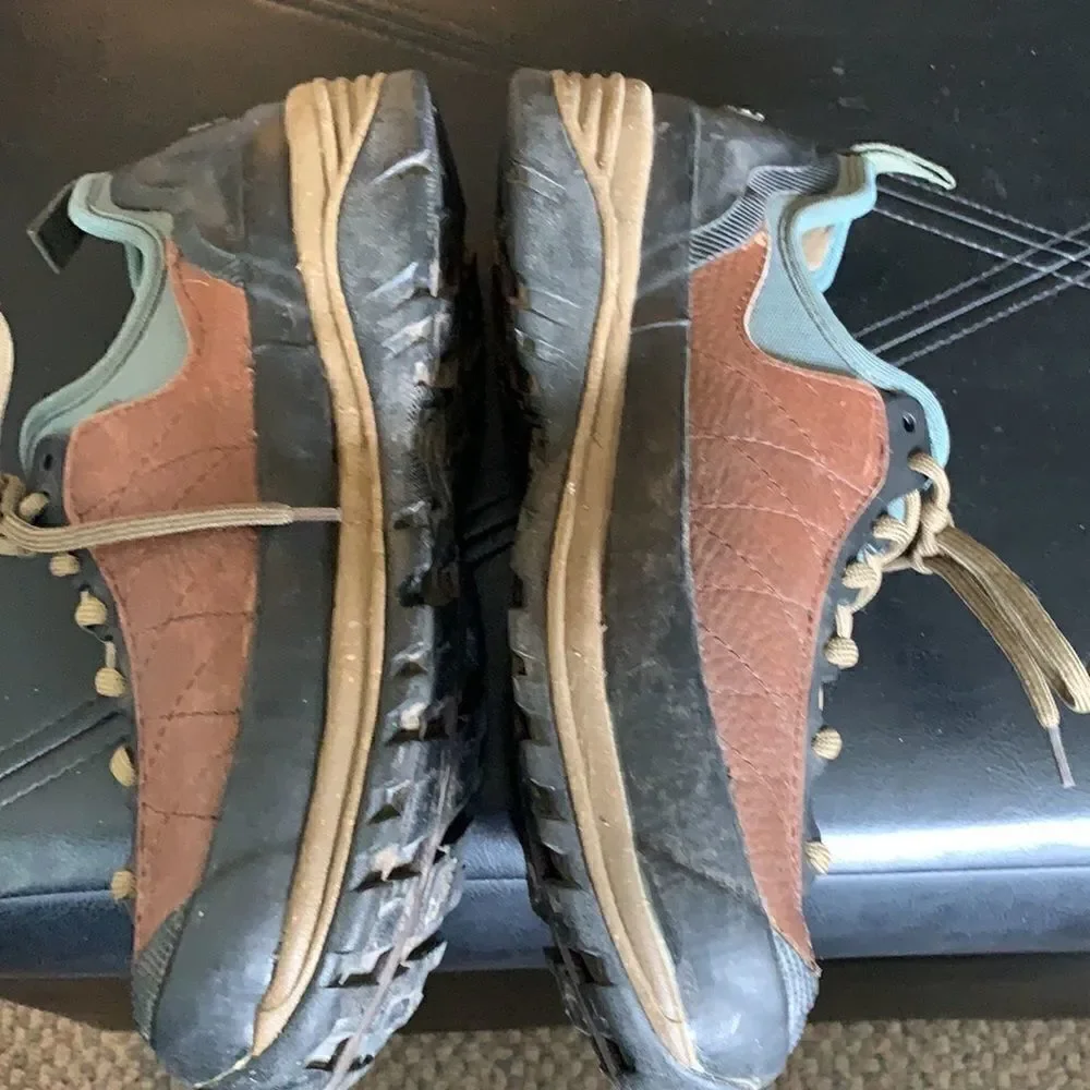 EUC MEN’S SIZE 8 WATERPROOF LACE-UP OSMOSIS LO MT BOGS